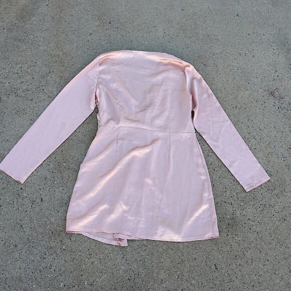 PrettyLittleThing Satin Knot Front Blouse Women’s Size 10 Pink Long Sleeve V Nec - Picture 3 of 8